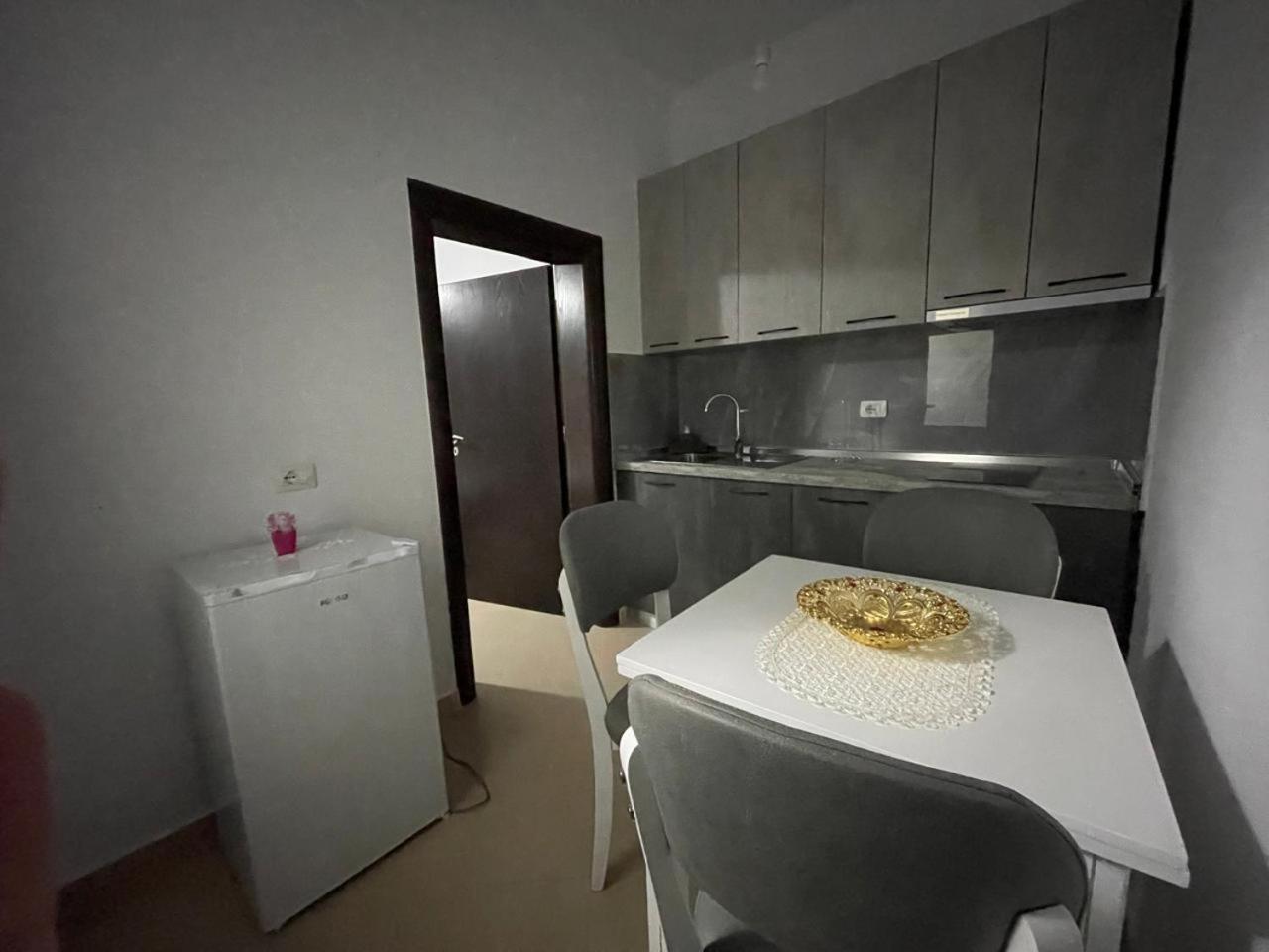 Vila Megi-Rent Room Vlorë Eksteriør bilde